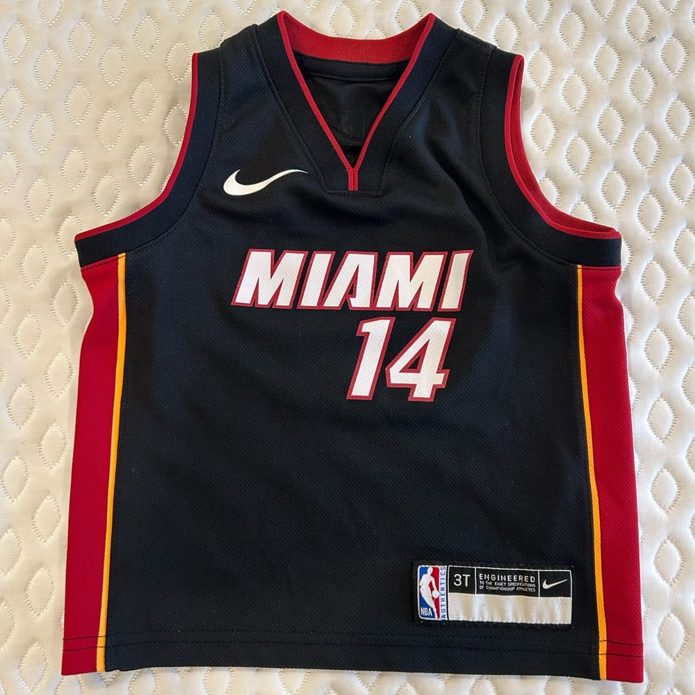 Nike Miami Heat Black Youth Basketball Jersey - 🔥 Rep your team in style! 🔥